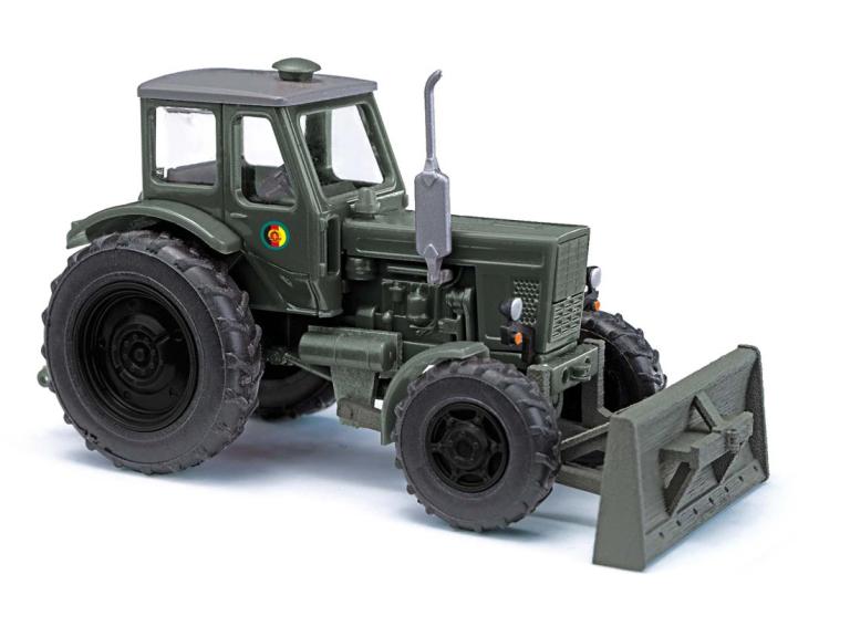 Traktor Belarus MTS 52, Grenztruppe mit Räumschild
